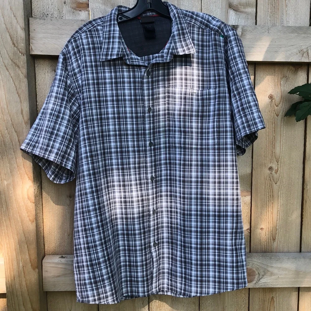 L/XL North Face shirt. Gray and white